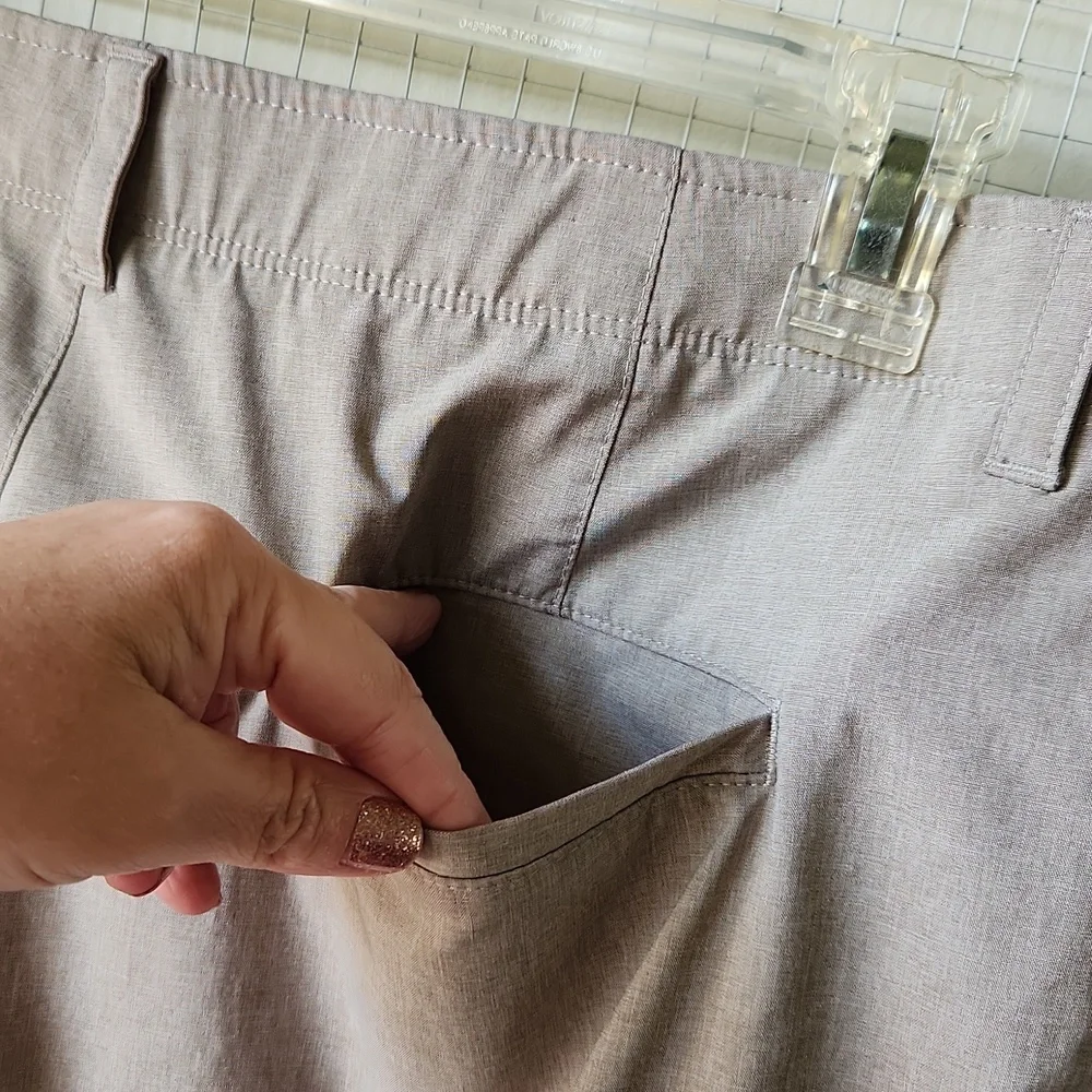 PGA Tour Shorts‎ Men's sz 38 tan golf
